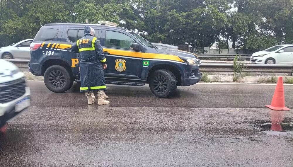 Mulher morre após colisão entre moto e carro na BR-230, em JP