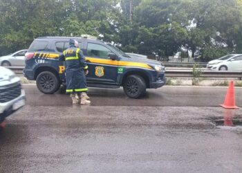 Mulher morre após colisão entre moto e carro na BR-230, em JP