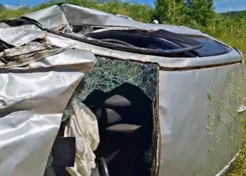 Capotamento na PB-382 deixa jovem morto e outro gravemente ferido