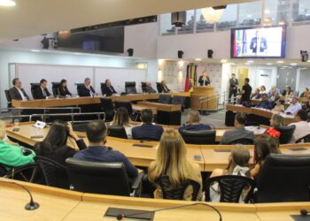 ALPB homenageia personalidades da medicina e do direito com medalhas e cidadania paraibana
