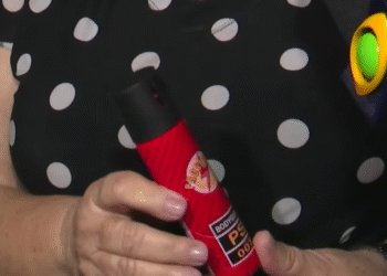 Alunos são socorridos após passarem mal por uso de spray de pimenta em escola de João Pessoa