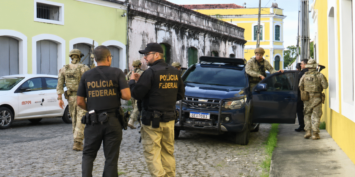 Dentista é presa suspeita de levar celular e drogas para presídio em João Pessoa