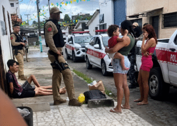 Suspeitos de assaltos são presos com arma de fogo no Cristo Redentor, em João Pessoa
