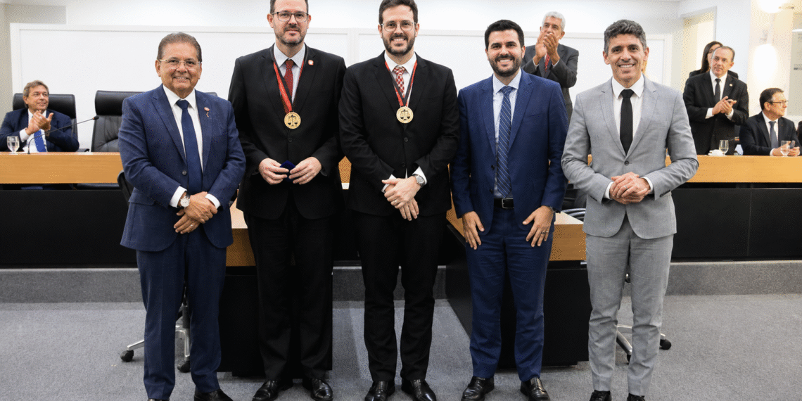ALPB concede medalha de mérito jurídico aos advogados André Gustavo e Alberto Jorge