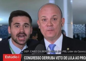 Assessor é exonerado após invadir entrevista ao vivo e xingar durante debate com deputados paraibanos Política