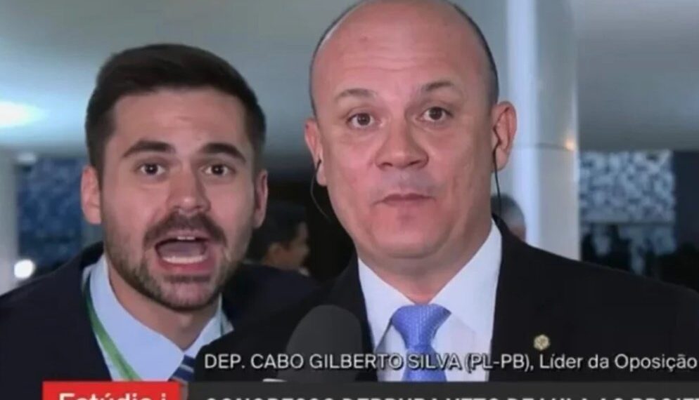 Assessor é exonerado após invadir entrevista ao vivo e xingar durante debate com deputados paraibanos Política
