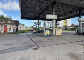 Criminosos explodem cofre de posto de combustível durante a madrugada, no Valentina