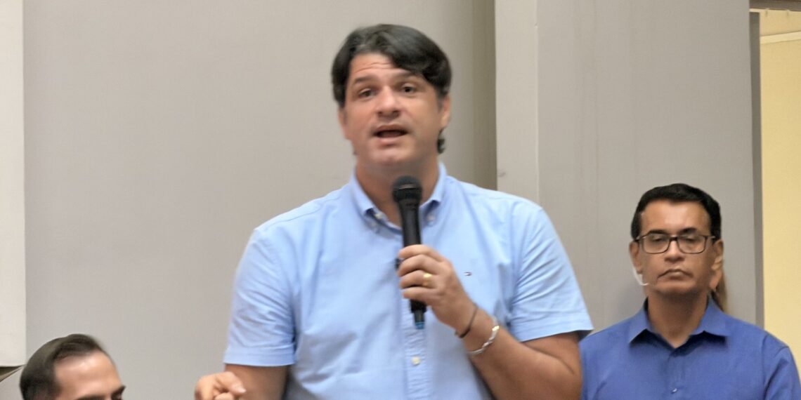 Leo Bezerra anuncia calendário de pagamentos de maio e junho e metade do 13º para servidores de João Pessoa