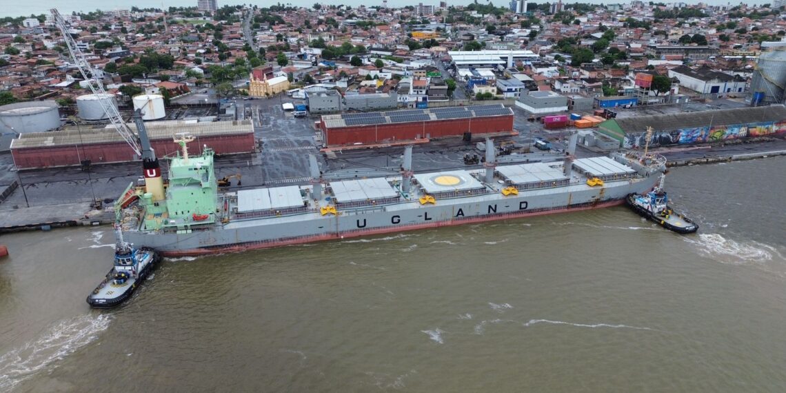 Porto de Cabedelo registra marco histórico com atracação do navio Fermita