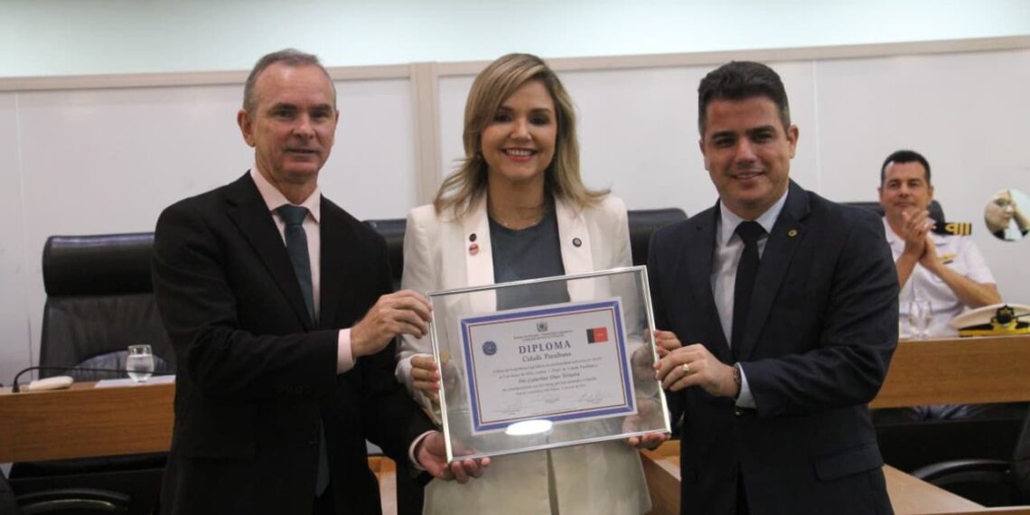 ALPB concede cidadania paraibana à procuradora-Chefe da União na Paraíba, Íris Catarina Dias Teixeira
