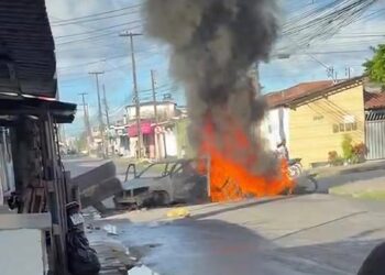 Moradores fecham BR-230 e incendeiam carro durante protesto no Cristo, em João Pessoa