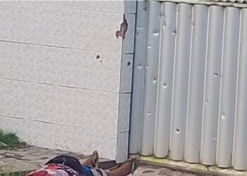 Homem é morto com quase 80 tiros em calçada de casa, em João Pessoa