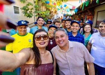 Campina Grande abraça Efraim durante abertura da programação junina da Vila do Artesão