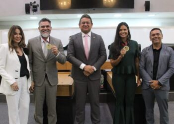 ALPB concede Medalha Talento Esportivo aos atletas de tiro prático Radacia Cardoso e Hipólito Machado