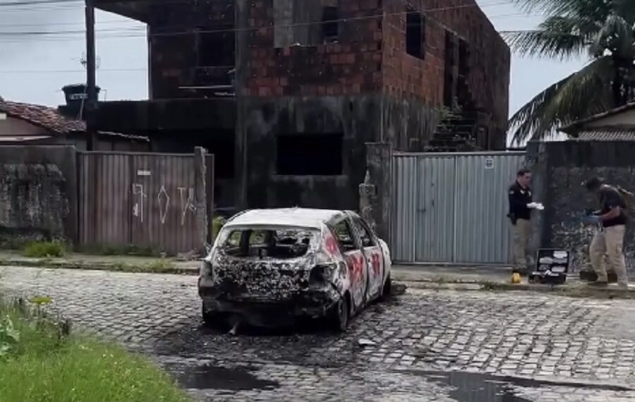 Carro é incendiado por facção no Colinas do Sul; motorista por app é preso após ataque no Dia das Mães