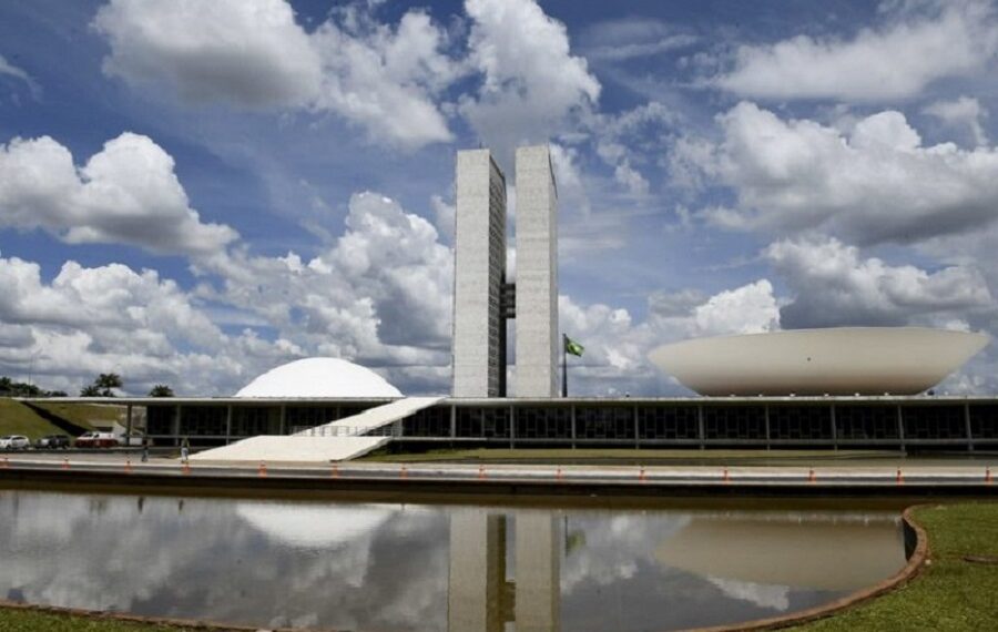 Aprovada proibição de sigilo em gastos públicos com viagens de autoridades