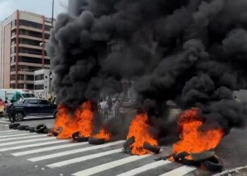 Ambulantes bloqueia trecho da Avenida Epitácio Pessoa durante protesto na capital