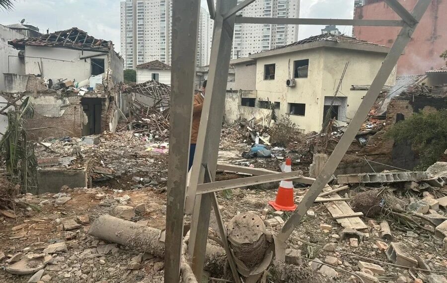Três pessoas são resgatadas com vida de explosão no Jaguaré, zona oeste de SP
