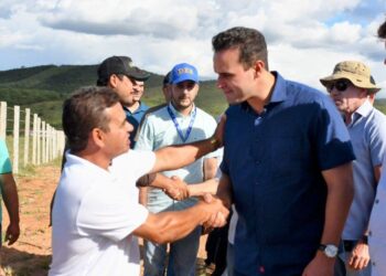 Lucas visita Santana de Mangueira e Curral Velho e destaca obras nas cidades