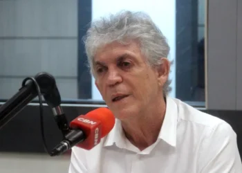 Ricardo Coutinho, ex-governador da Paraíba, levanta suspeita e critica processo de privatização da CAGEPA