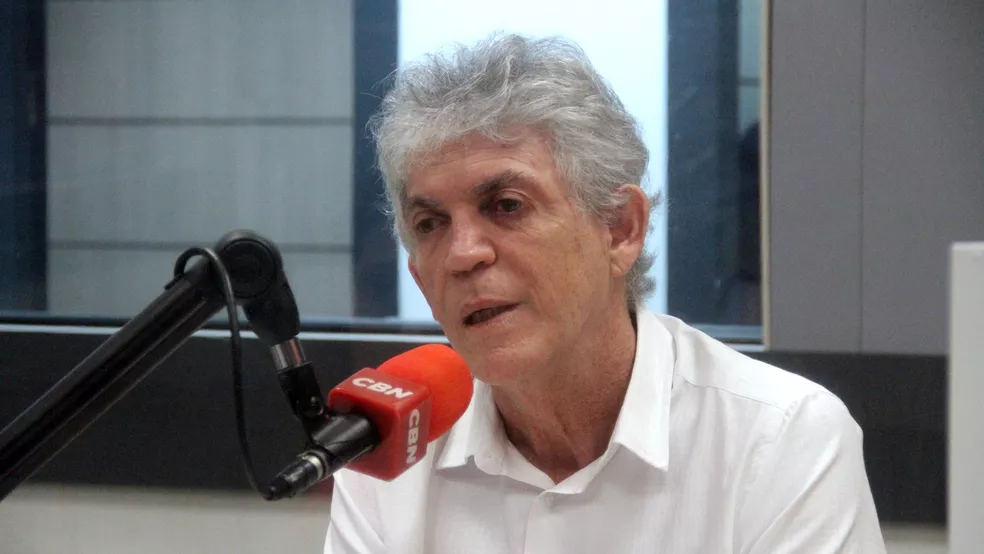Ricardo Coutinho, ex-governador da Paraíba, levanta suspeita e critica processo de privatização da CAGEPA