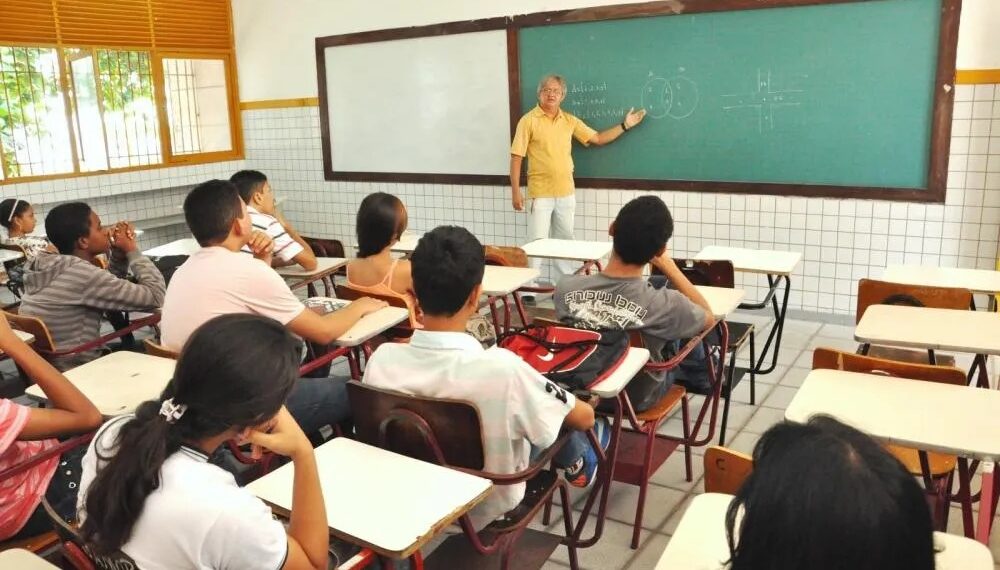 Senado aprova reajuste do piso dos professores para R$ 5,1 mil em 2026
