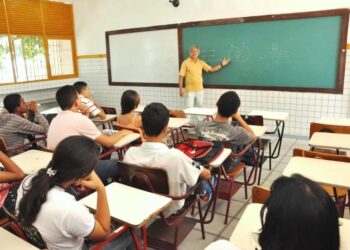 Senado aprova reajuste do piso dos professores para R$ 5,1 mil em 2026