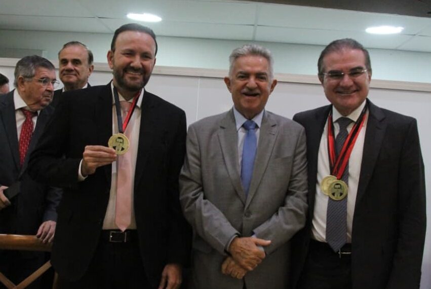 ALPB homenageia advogados Solon Benevides e Allisson Vitalino com medalhas Epitácio Pessoa e Tarcísio de Miranda Burity