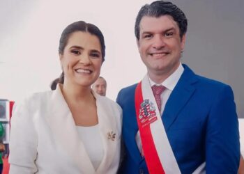 Esposa de Léo Bezerra pede exoneração e deixa função no governo do Estado