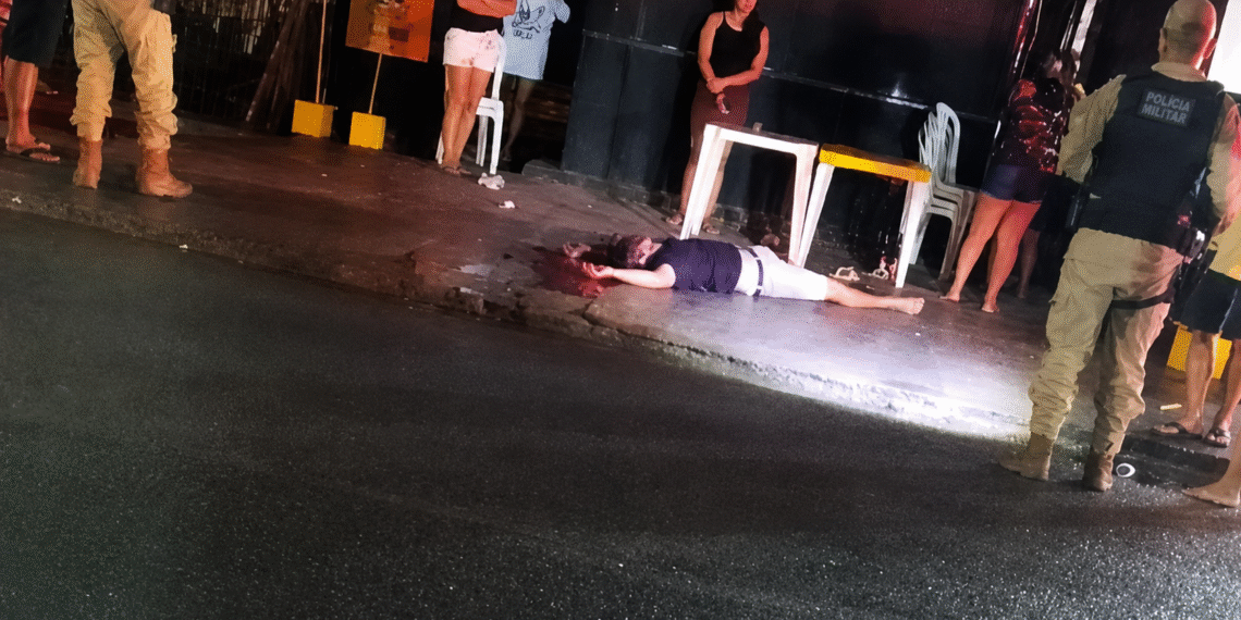 Homem é assassinado por trás de shopping em Mangabeira