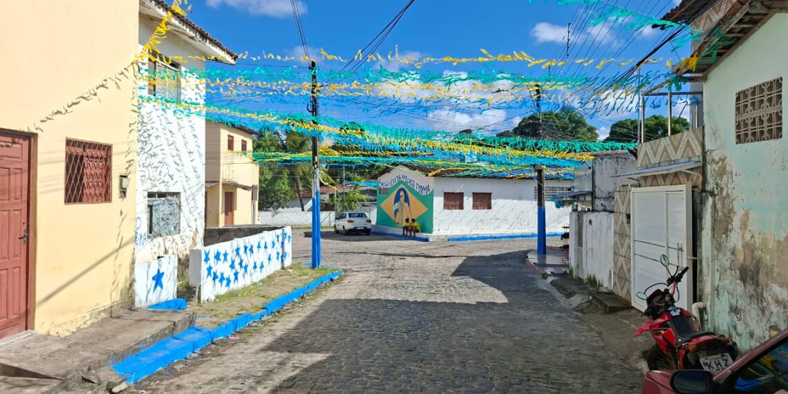 Emlur alerta moradores sobre altura de bandeirolas para não prejudicar coleta de resíduos