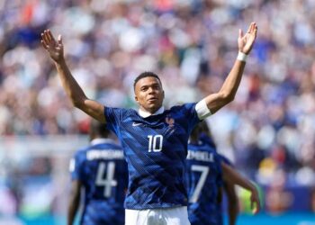 Com brilho de Mbappé, França vence Senegal na estreia da Copa do Mundo