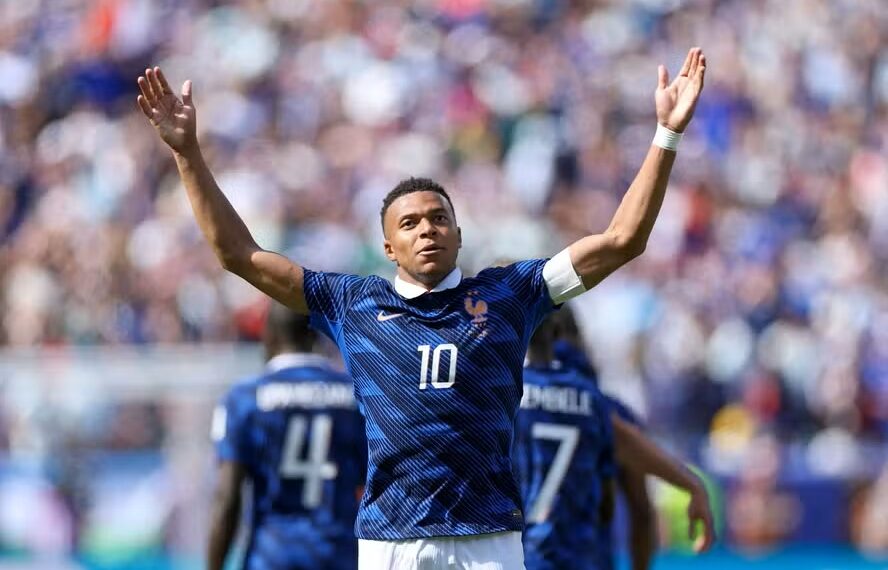 Com brilho de Mbappé, França vence Senegal na estreia da Copa do Mundo