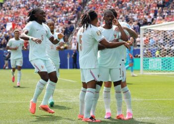 Com show de Dembélé, França goleia a Noruega e avança como líder do grupo