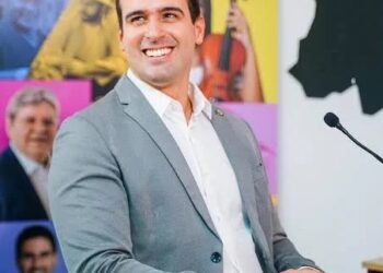 Lucas Ribeiro anuncia data do pagamento da primeira parcela do 13º salário dos servidores estaduais