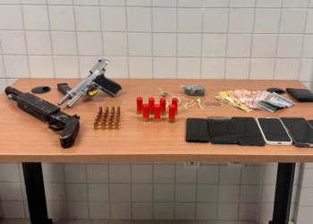 Três suspeitos são presos com armas e drogas durante operação da PM