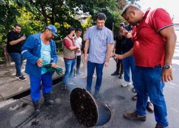 Leo Bezerra acompanha fiscalização e exige correção de ligação irregular em afluente do Rio Cuiá