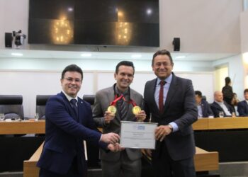 ALPB concede comenda talento esportivo a Adalberto Neto, primeiro paraibano a escalar o Monte Everest