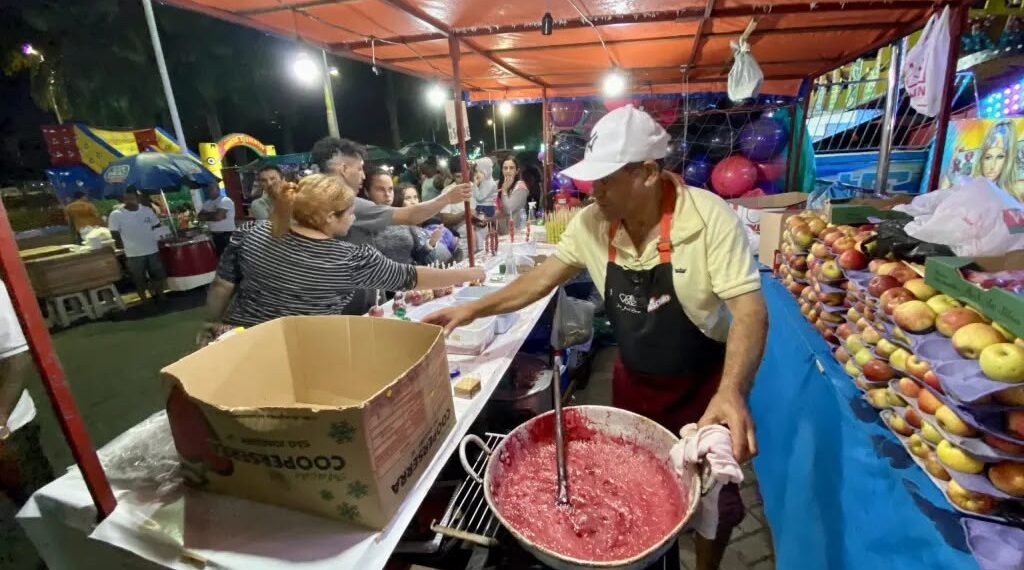 Prefeitura cadastra comerciantes informais que vão trabalhar no São João Multicultural no Parque Solon de Lucena