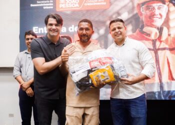 Leo Bezerra entrega mais de 160 kits de EPIs para profissionais que atuam na zeladoria de João Pessoa