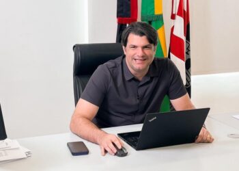 Leo Bezerra anuncia antecipação dos salários de junho e paga folha na segunda-feira para todos os servidores