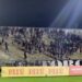 Torcida do Botafogo-PB briga durante partida contra a Volta Redonda