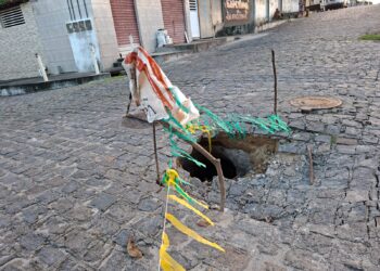 Cratera se abre em cruzamento de Oitizeiro e preocupa moradores