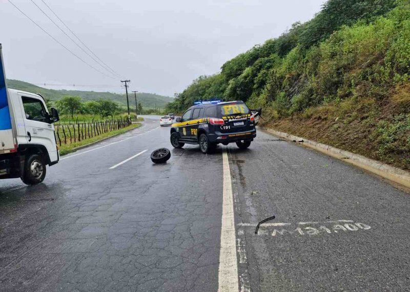 Em acidente grave na BR-230, homem é ejetado do veículo e morre no local