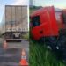 Dois dias após acidente, carreta segue na BR-101 em Conde aguardando retirada