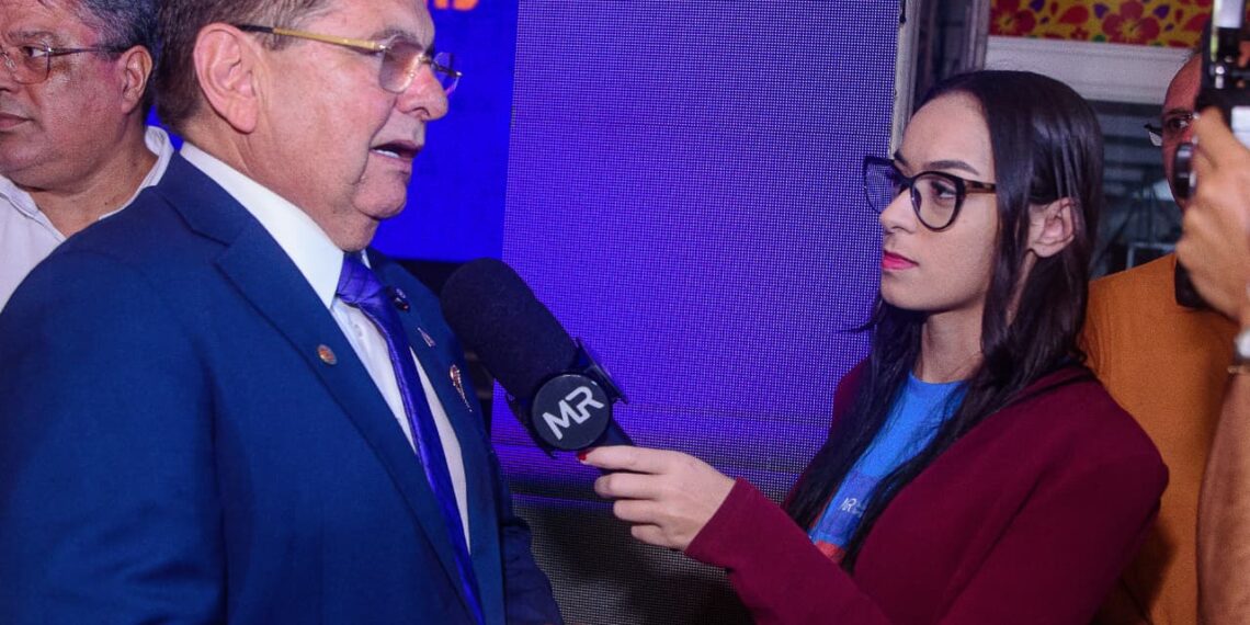 Adriano Galdino aceita ser vice, mas com condição de indicar filha para disputar vaga na ALPB, diz fonte
