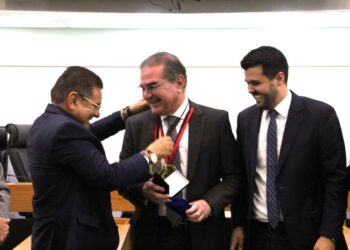 ALPB homenageia advogado Solon Benevides com medalhas Epitácio Pessoa e Tarcísio de Miranda Burity