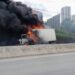 Caminhão pega fogo na BR-230 e trecho é interditado em Campina Grande
