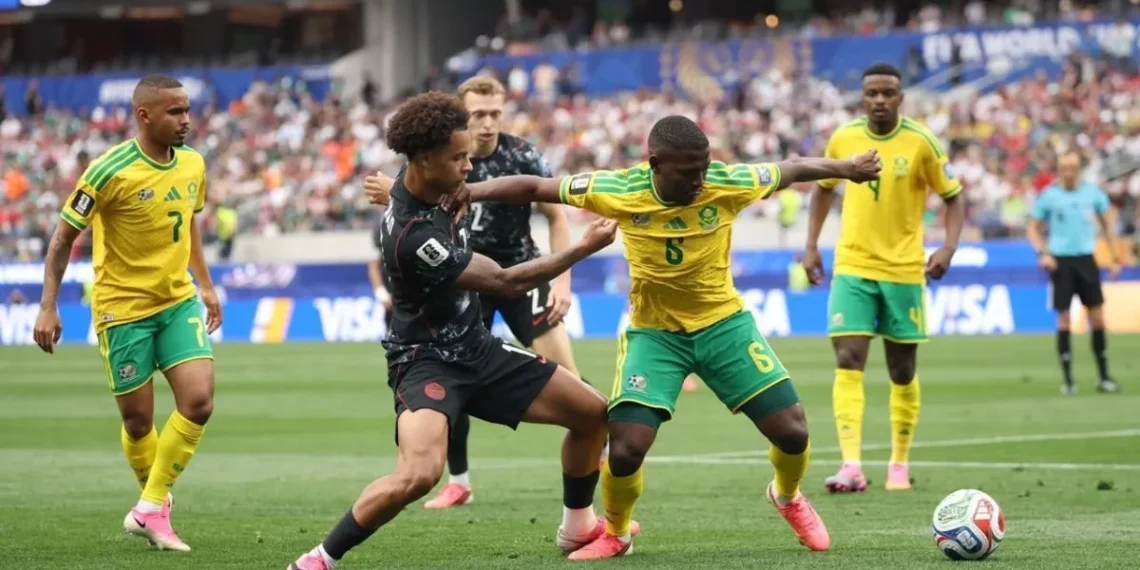 Canadá vence África do Sul nos acréscimos e vai às oitavas da Copa do Mundo