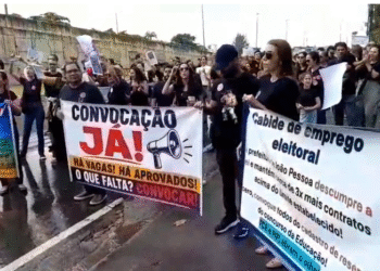 Concursados da Educação fazem protesto e pedem convocação pela PMJP